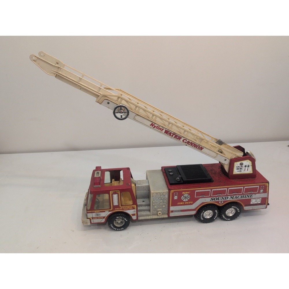 Vintage 1989 Nylint Fire Truck Water Cannon Sound Machine 25"